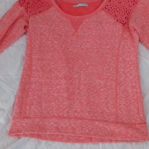 Pull over semi sweatshirt/top.